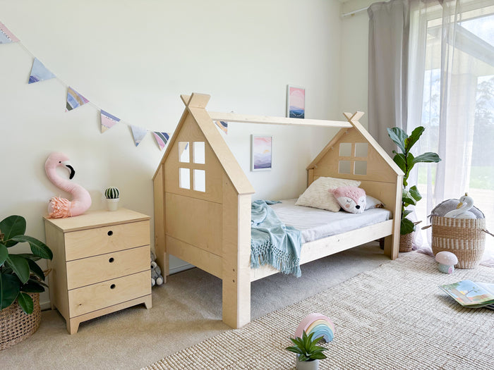Fairytale canopy bed