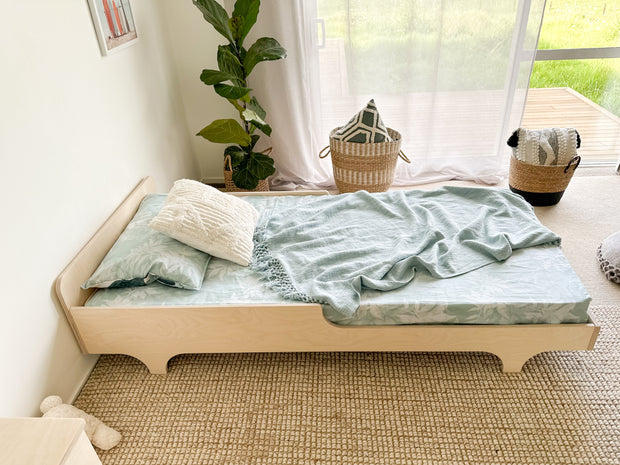 Minimalist floor bed PLY