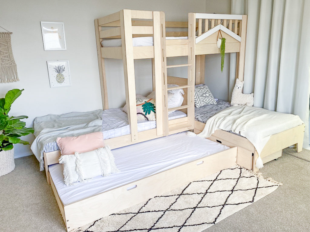 Cozy L-shaped Triple bunk bed – Magic of wood NZ